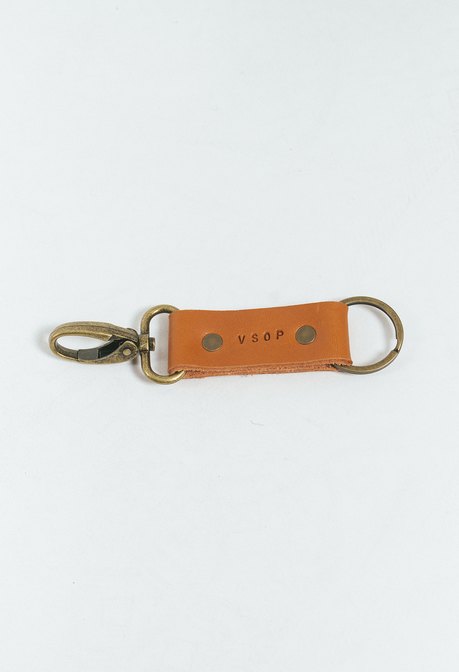 Akomplice VSOP x Pavo - V Key Ring, Leather – The Giant Peach