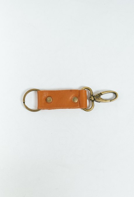 Akomplice VSOP x Pavo - V Key Ring, Leather – The Giant Peach
